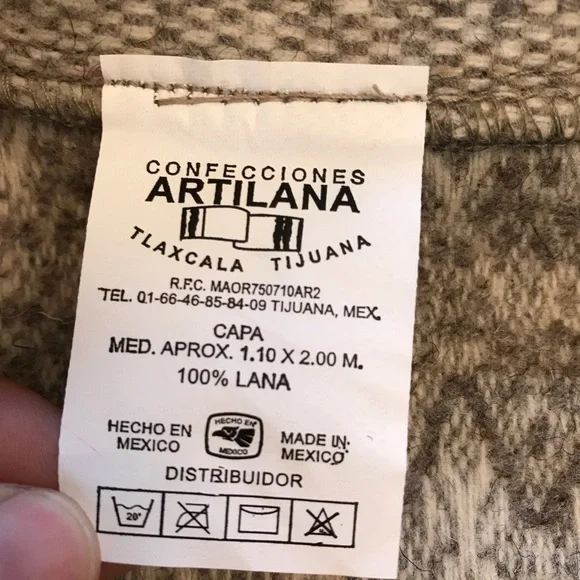 Artilana Mexican Wool Cape Shawl Poncho One Size Grey Creamy Beige Button Up - Picture 4 of 10